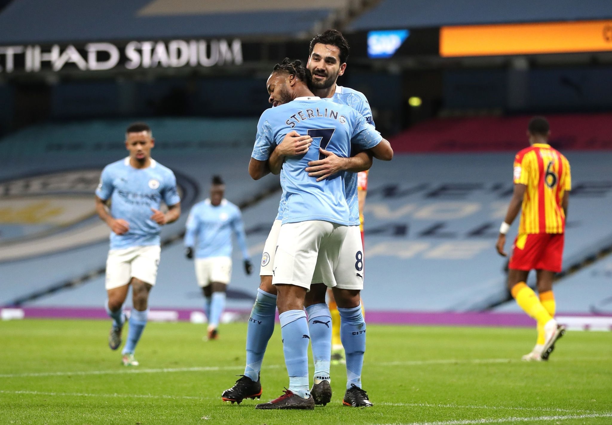 让俱乐部在 让俱乐部在